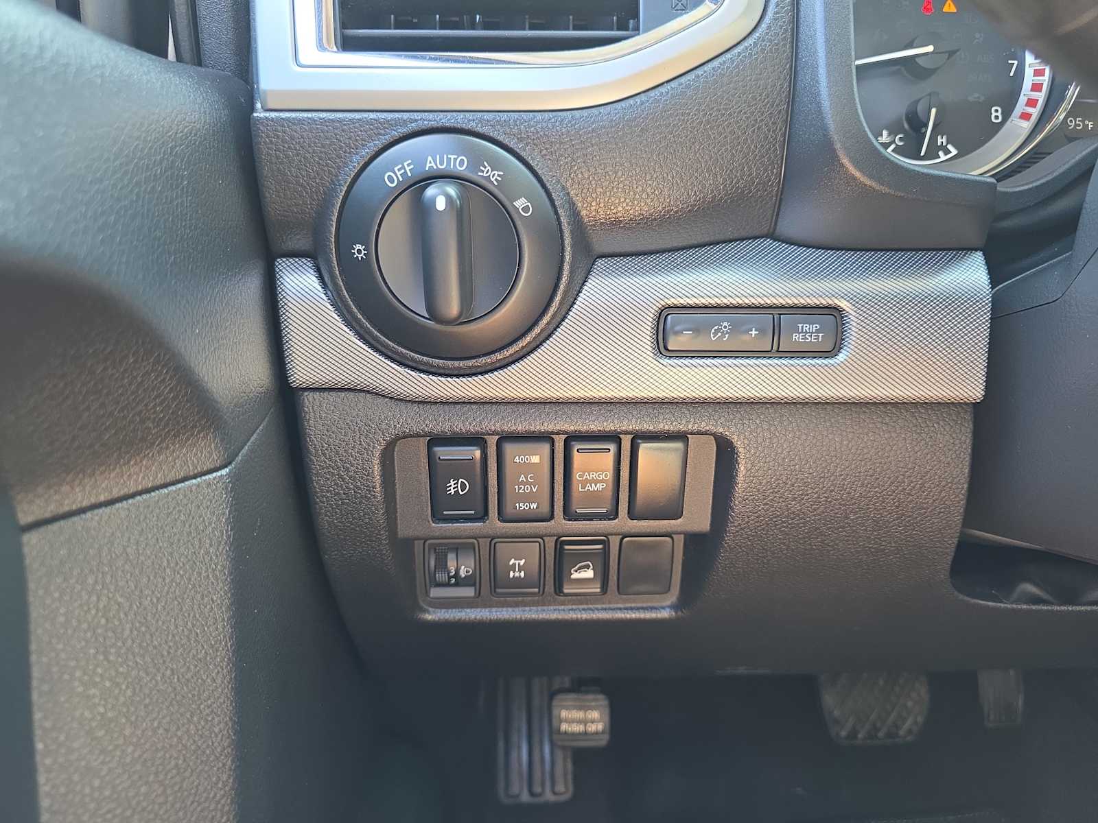 2017 Nissan Titan PRO-4X photo 16