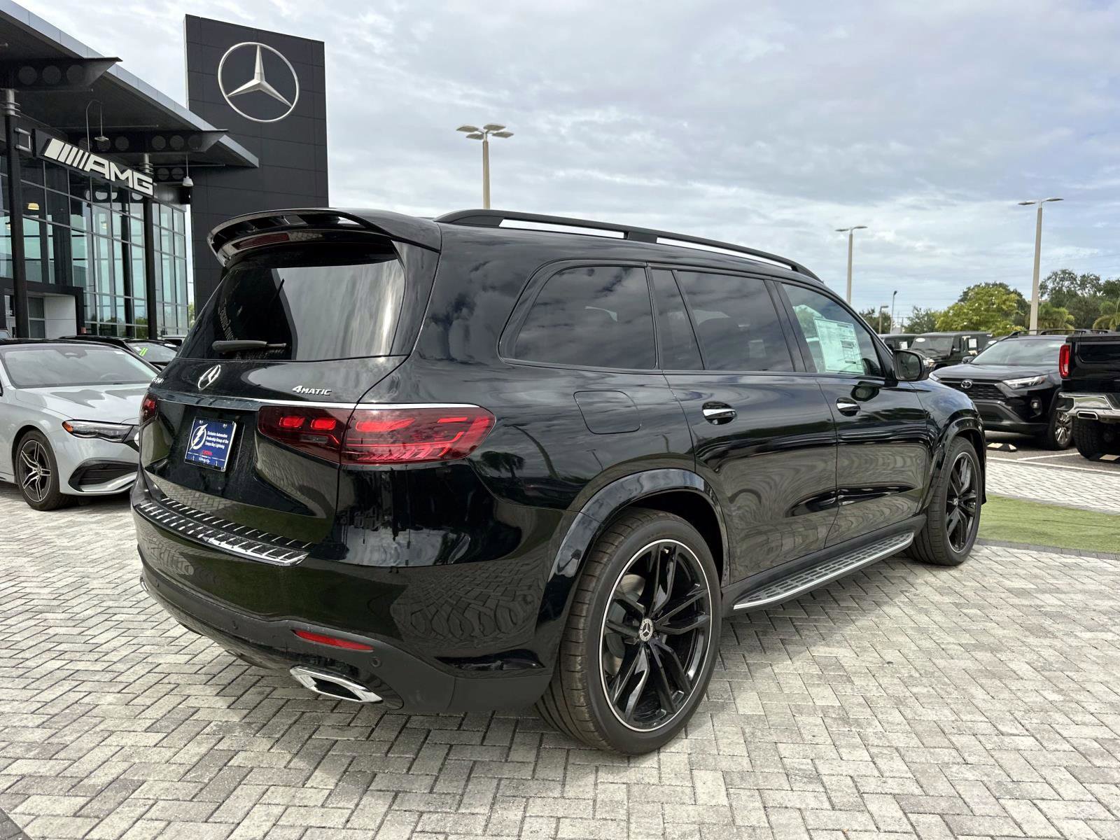 2026 Mercedes Benz GLS 450 4MATIC photo 2