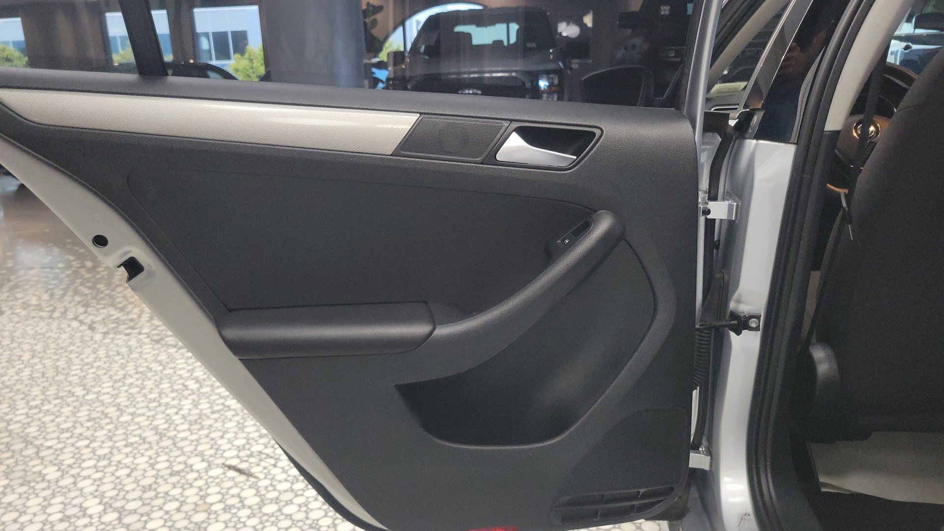 Used 2015 Reflex Silver Metallic Volkswagen 1.8T SE image 16