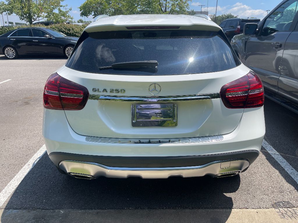 2020 Mercedes Benz GLA 250 photo 2