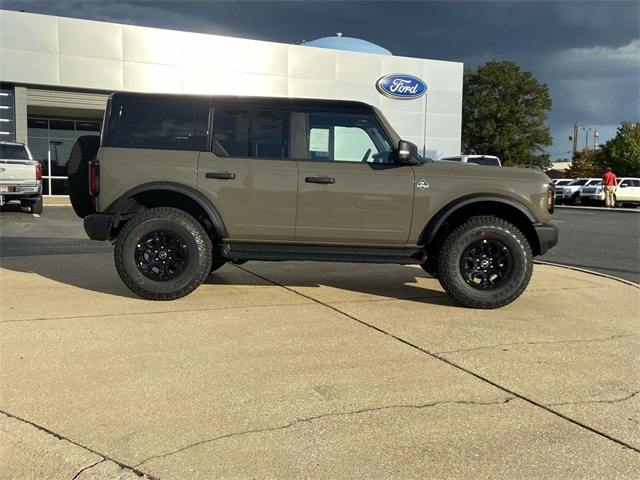2025 Ford Bronco Outer Banks photo 2