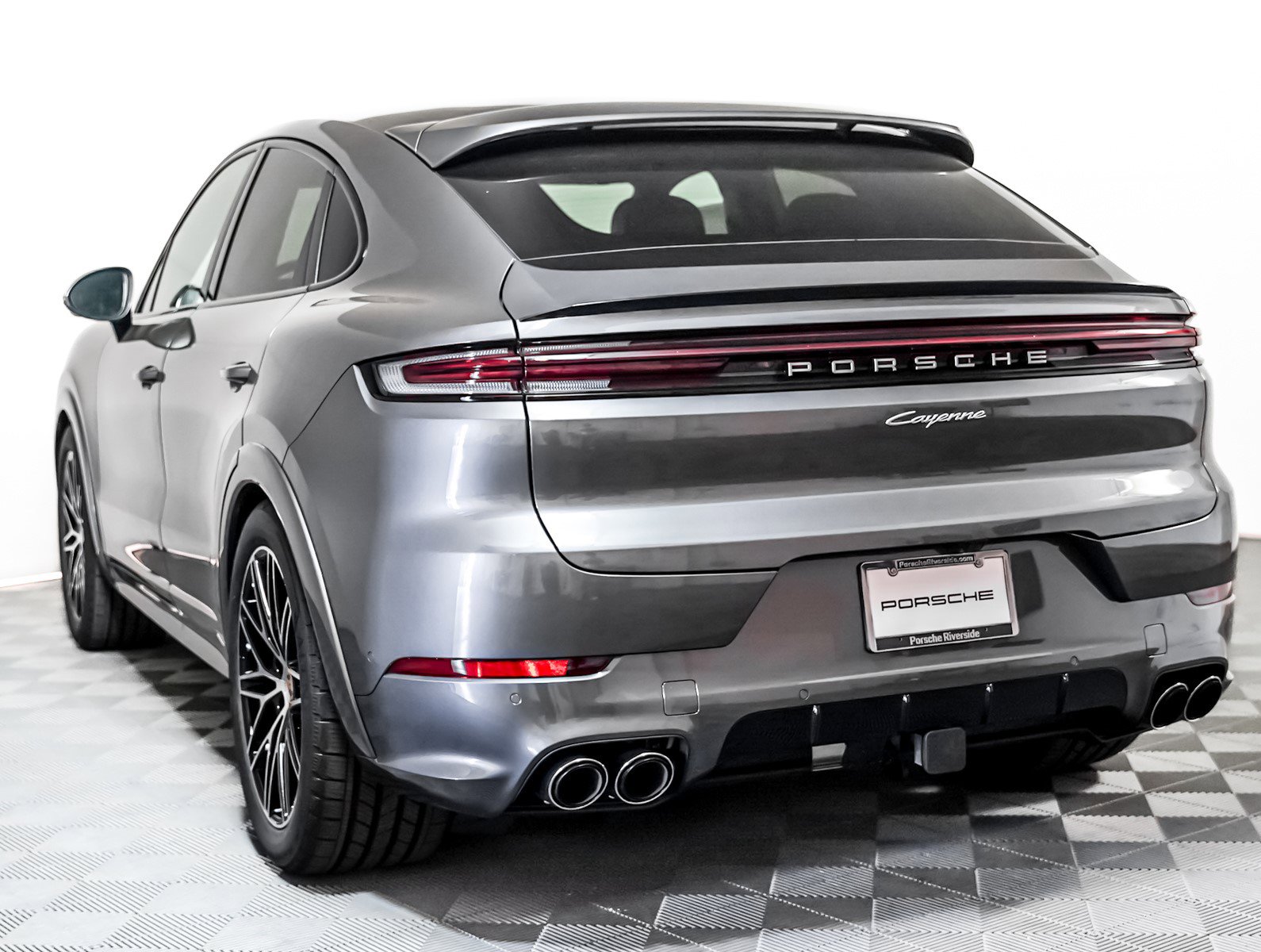 2025 Porsche Cayenne Coupe photo 3