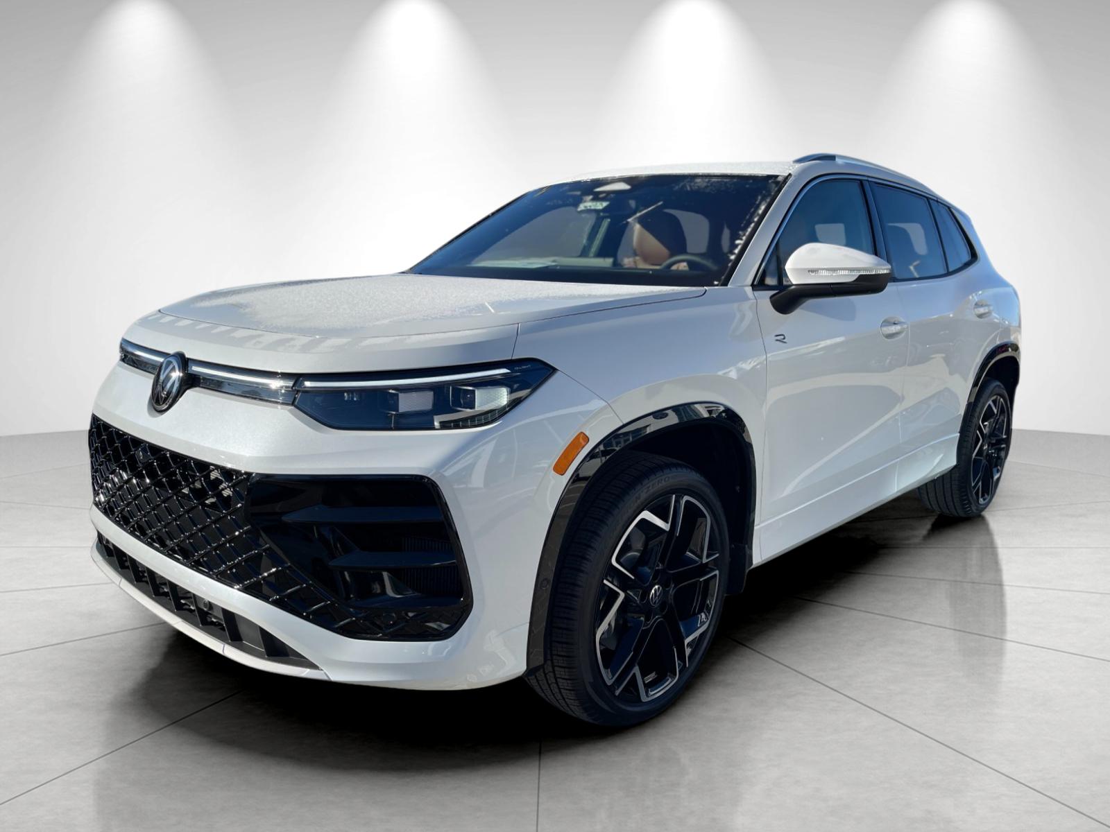 2026 Volkswagen Tiguan SEL R-LINE TURBO's photo