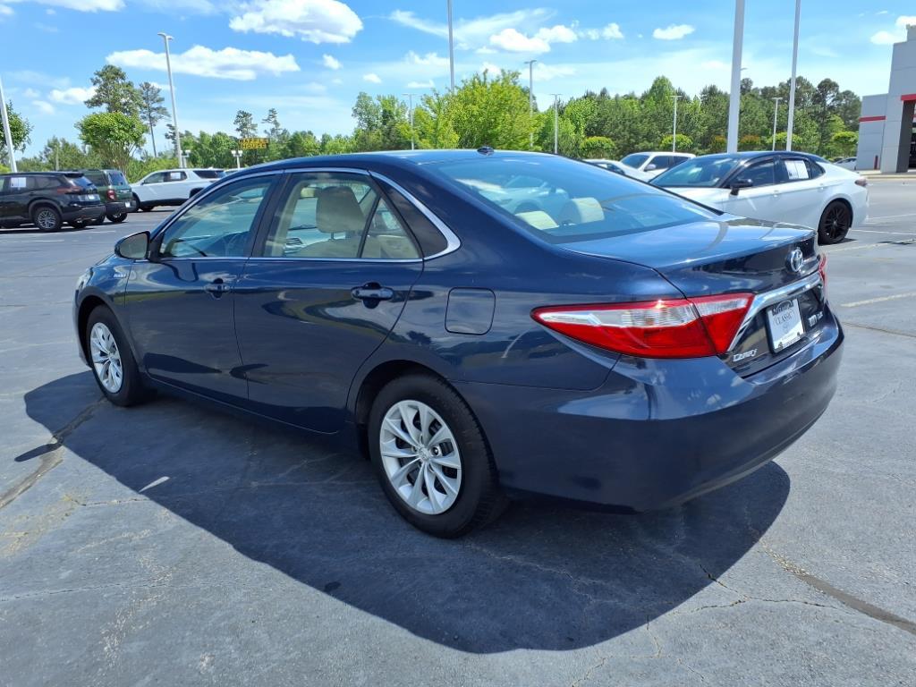 2015 Toyota Camry Hybrid LE photo 2