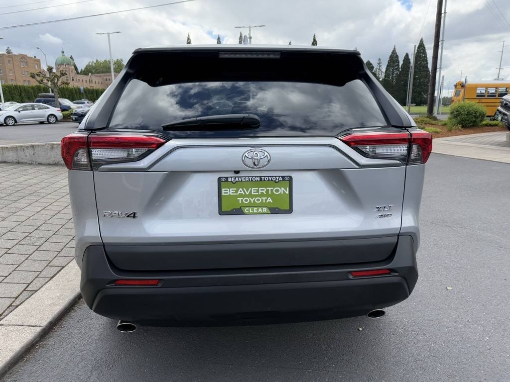 2023 Toyota RAV4 XLE photo 4