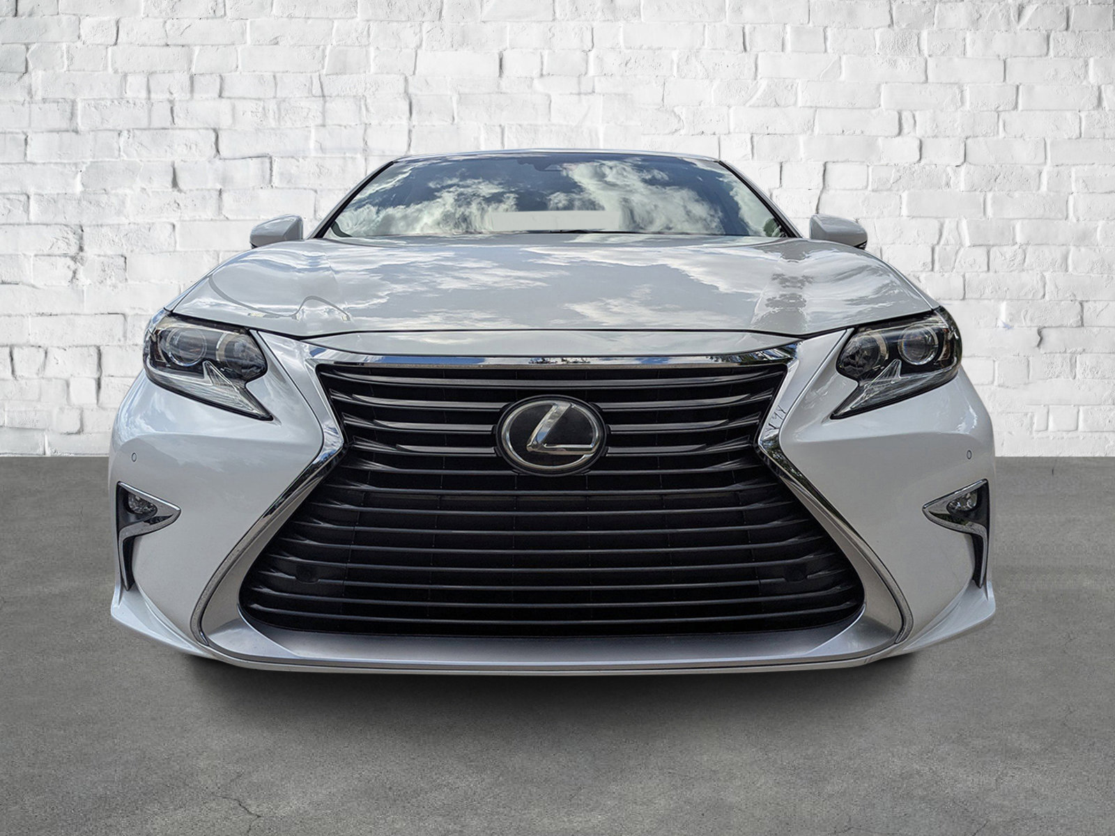 2017 Lexus ES 350 photo 2