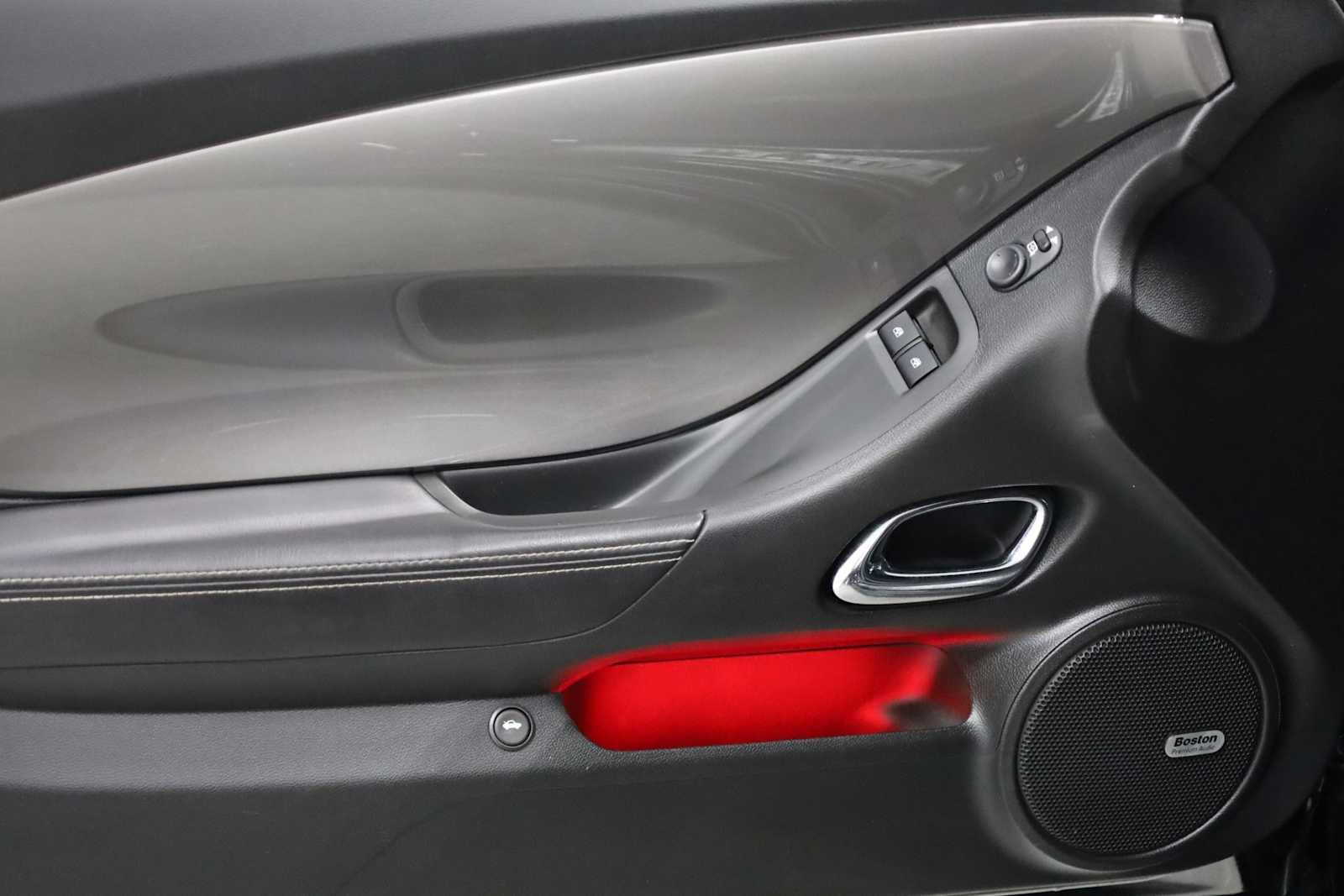2010 Chevrolet Camaro 2SS photo 16