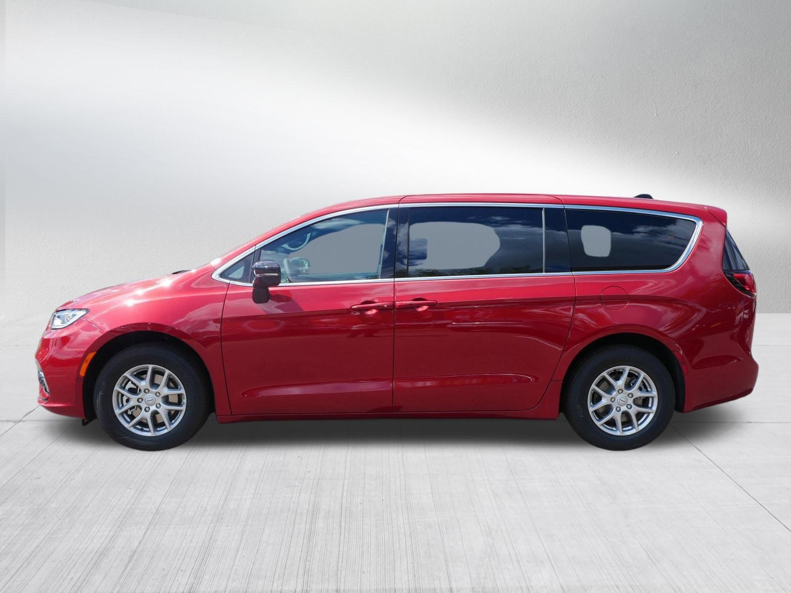 2026 Chrysler Pacifica photo 3