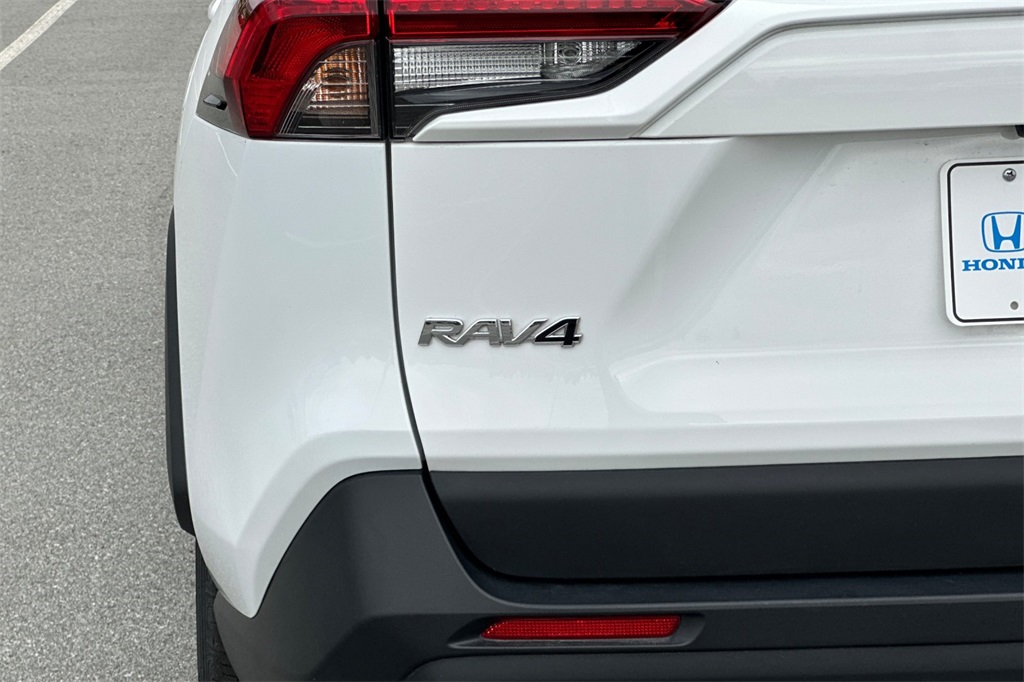 2024 Toyota RAV4 LE photo 23