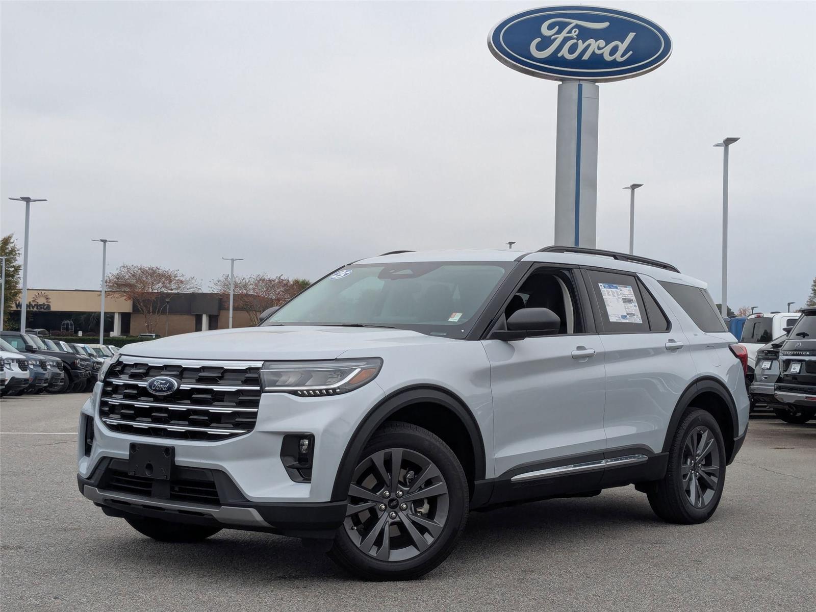 2025 Ford Explorer Active's photo