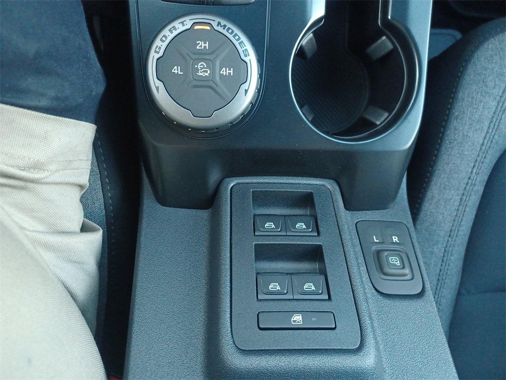 2025 Ford Bronco Base photo 26