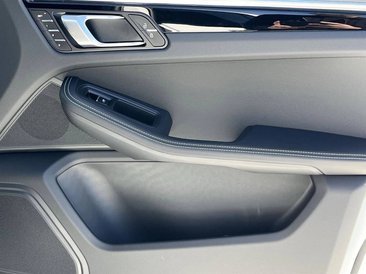 2025 Porsche Macan T photo 20