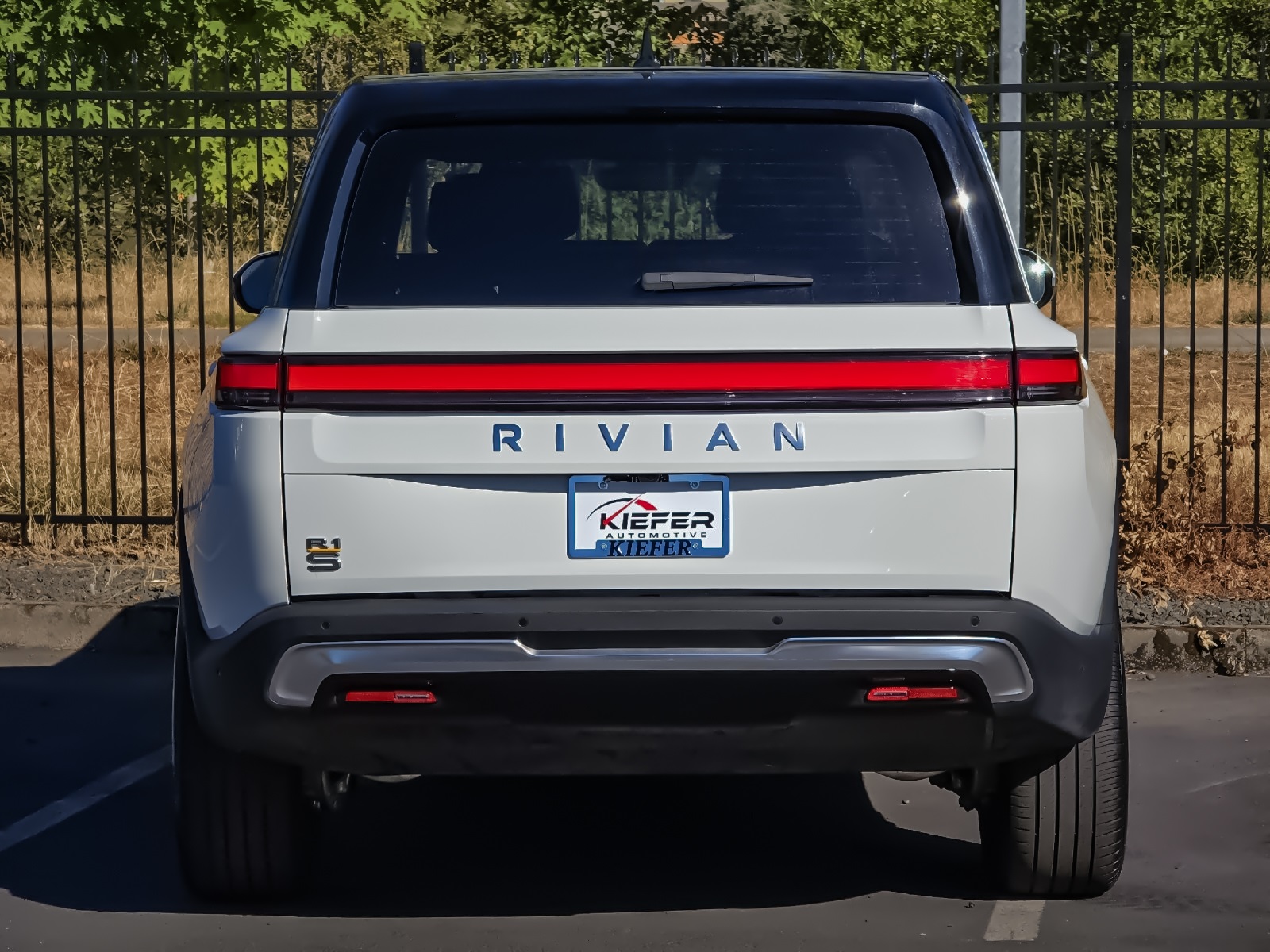 2023 Rivian R1S Adventure photo 4