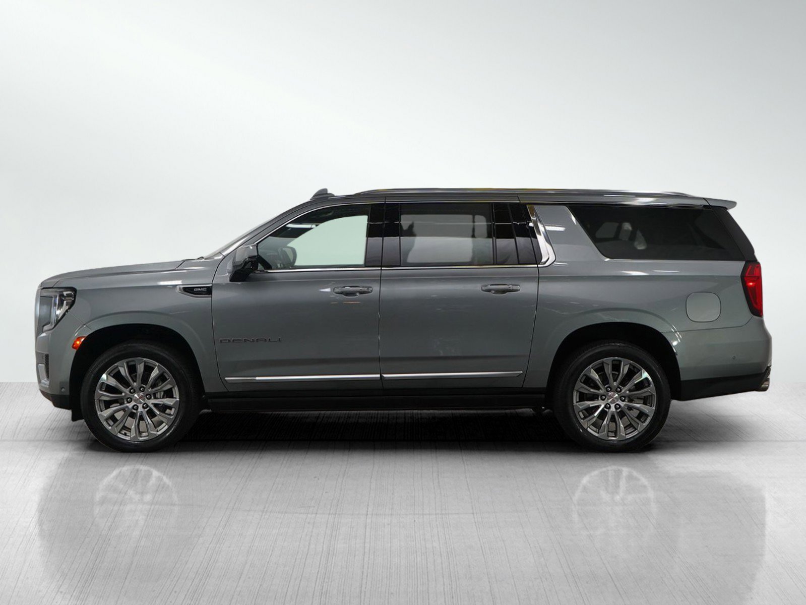 Used 2024 GMC Yukon XL Denali with VIN 1GKS2JKLXRR247345 for sale in Bloomington, Minnesota