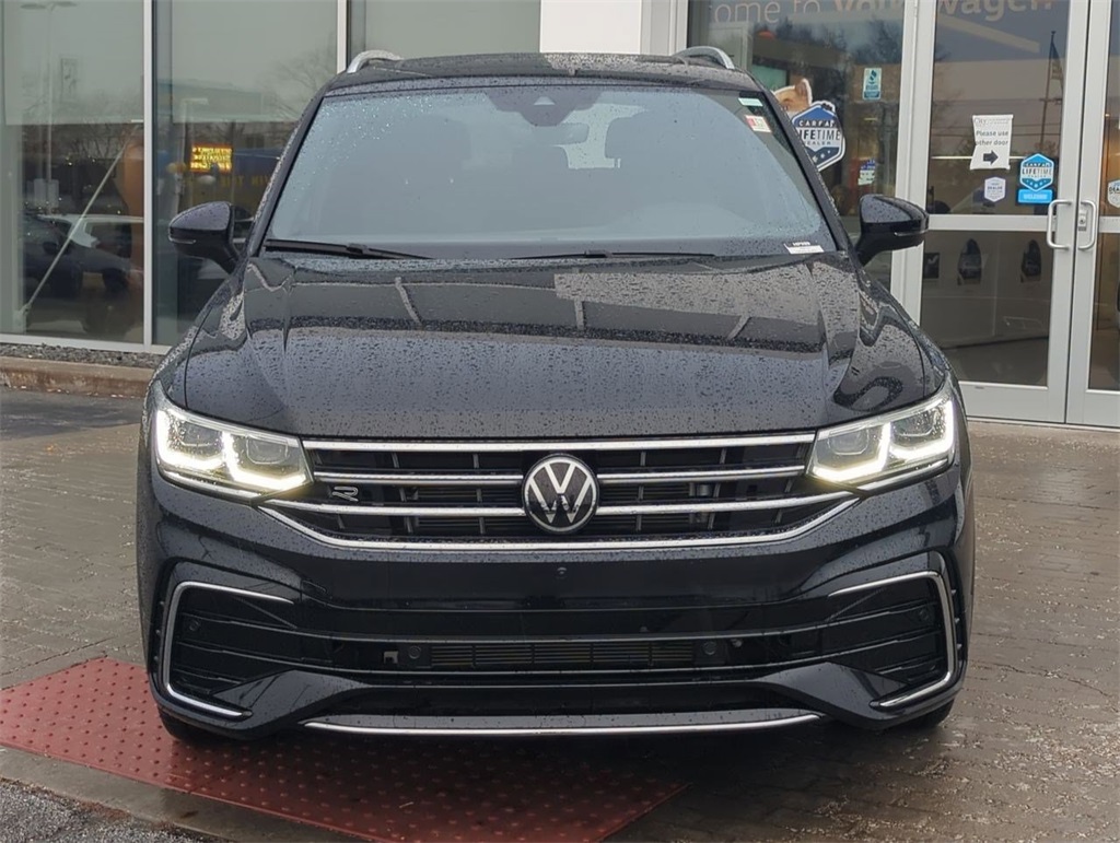 2024 Volkswagen Tiguan SEL R-Line Black photo 2