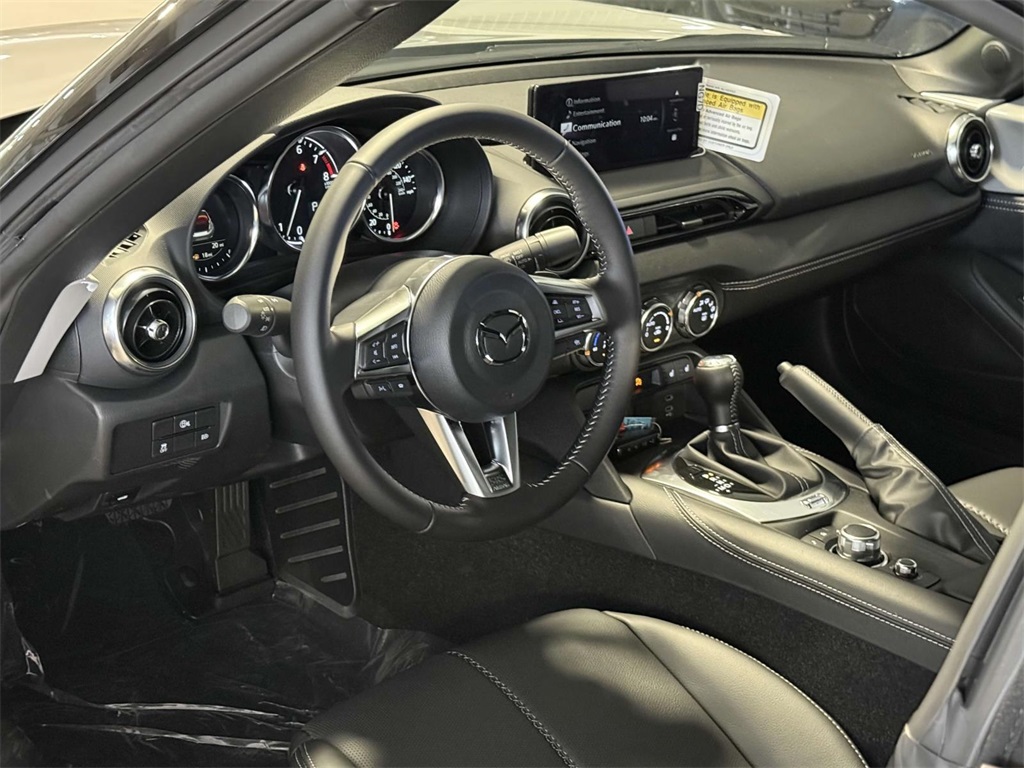 2025 Mazda MX-5 Miata Miata Grand Touring photo 2