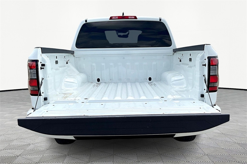 2022 Nissan Frontier SV photo 18