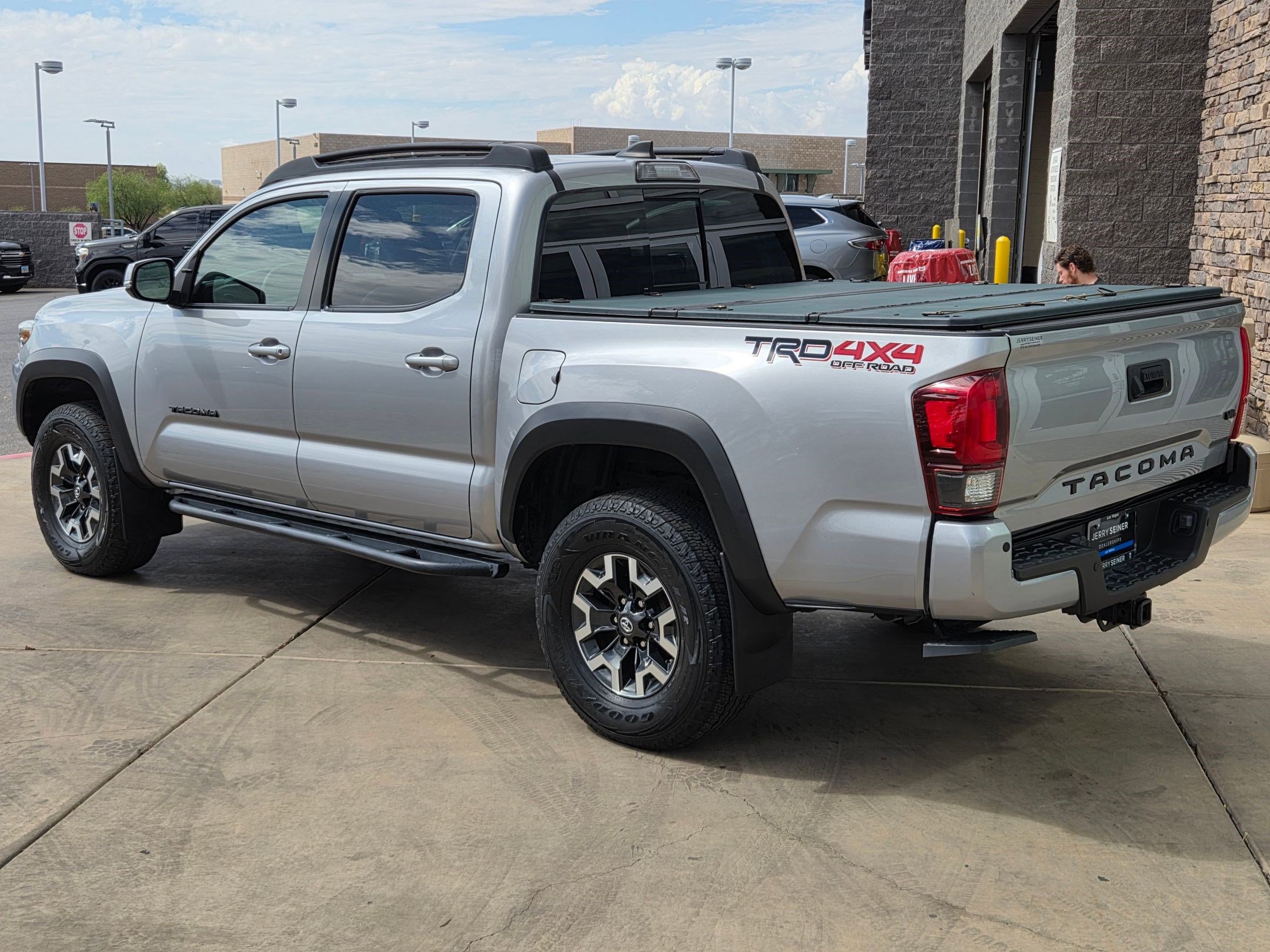 2019 Toyota Tacoma TRD Off-Road photo 3