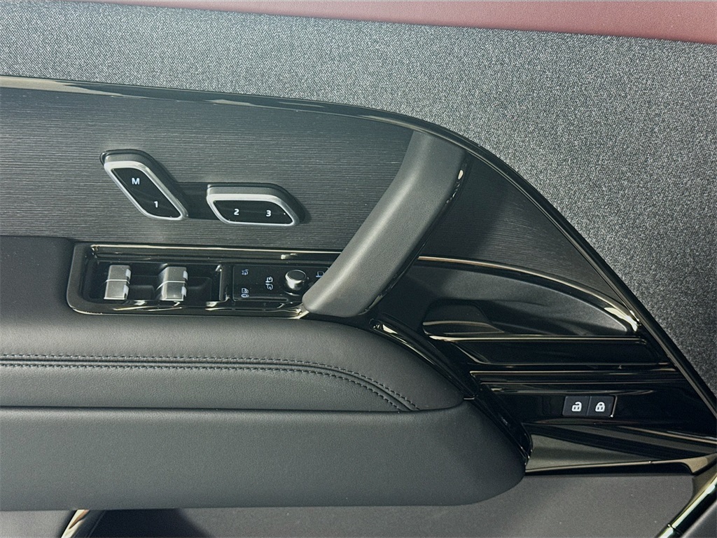 2025 Land Rover Range Rover Sport SE photo 14