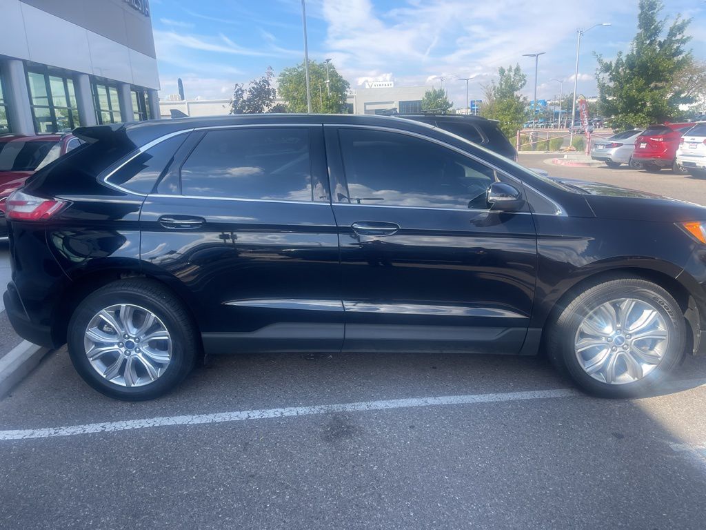 2022 Ford Edge Titanium photo 4