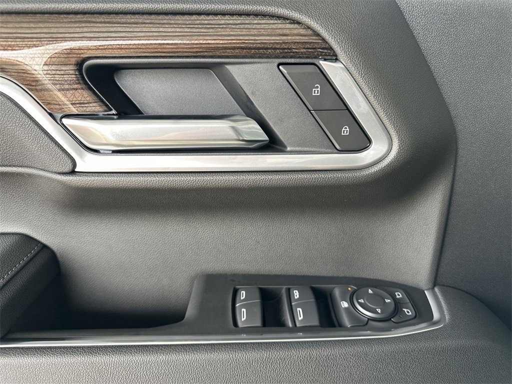 2025 Chevrolet Silverado 1500 LT photo 23