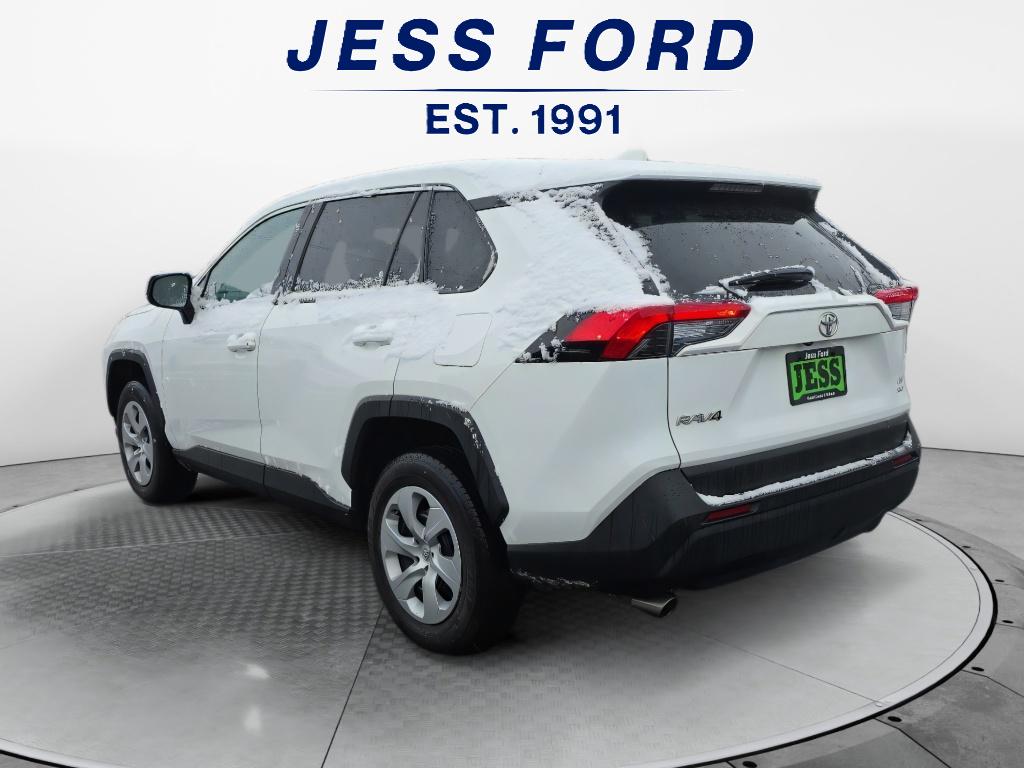 2024 Toyota RAV4 LE photo 2