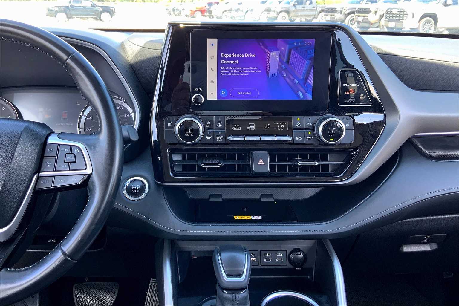 2023 Toyota Highlander XLE photo 3