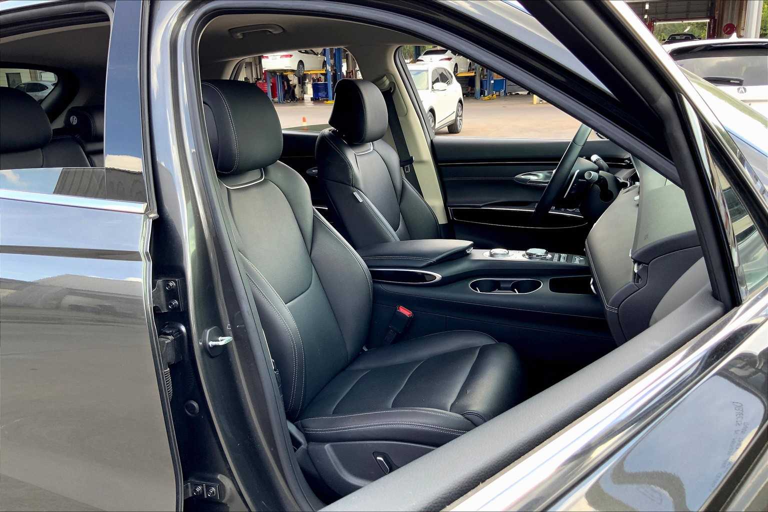 2025 Genesis GV70 2.5T photo 8