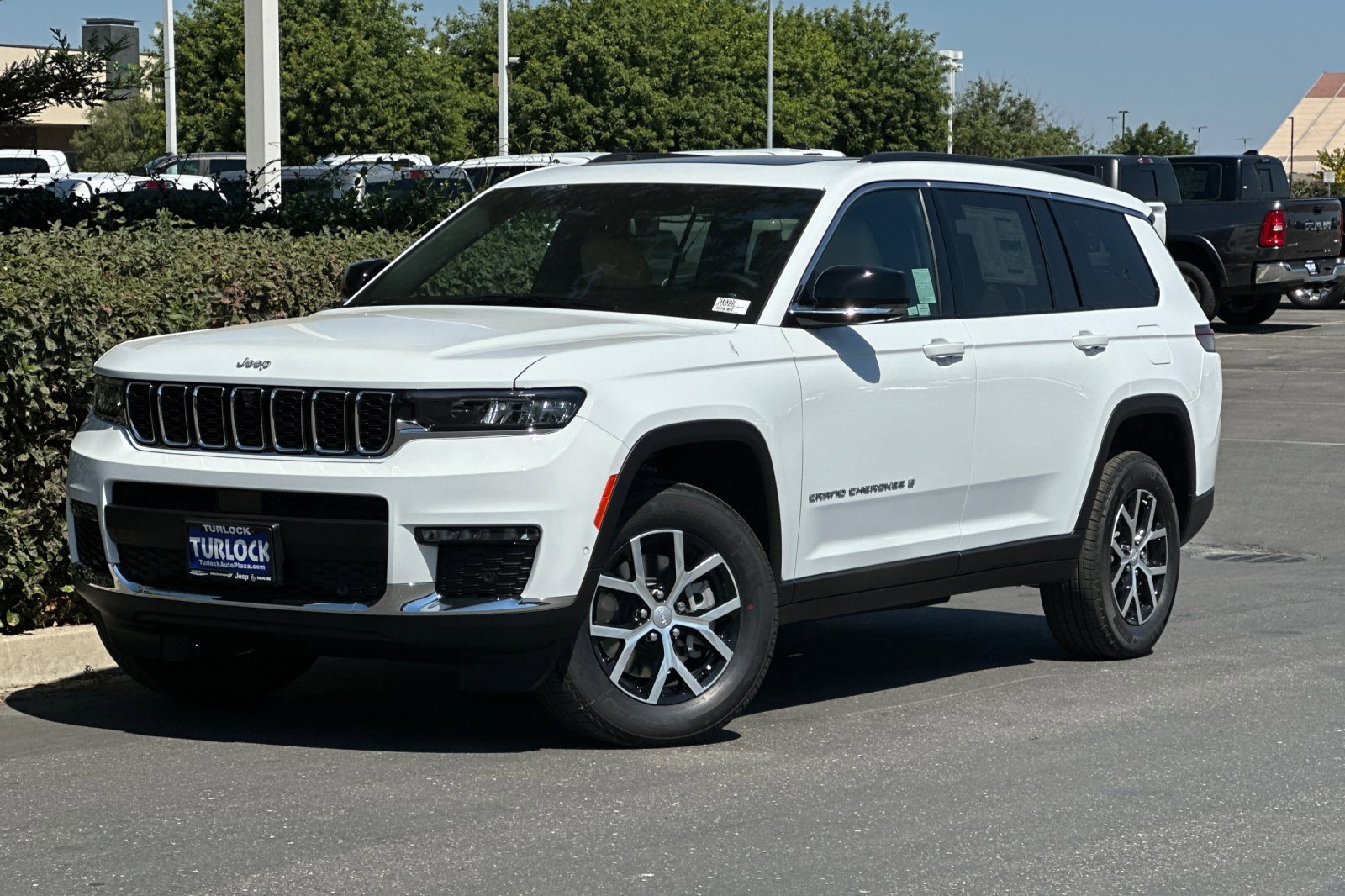 2025 Jeep Grand Cherokee Limited photo 8