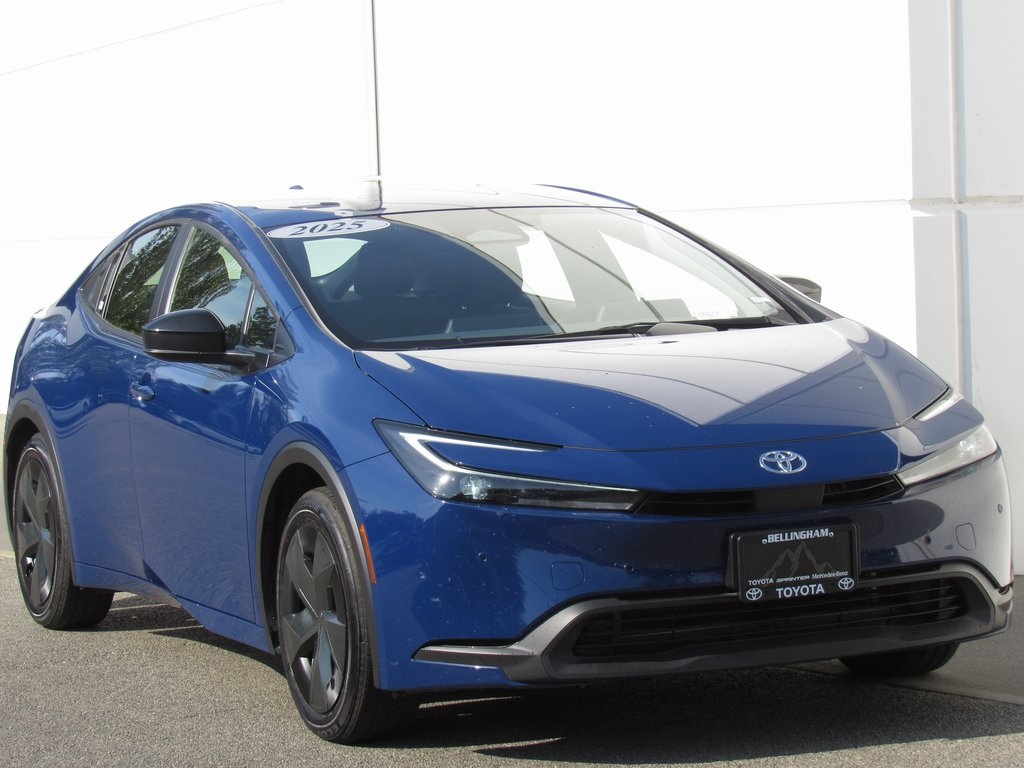 2025 Toyota Prius LE photo 2