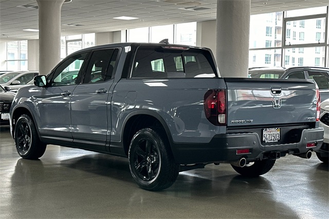 2023 Honda Ridgeline Black Edition photo 8