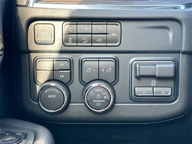 2025 Chevrolet Suburban LT photo 34
