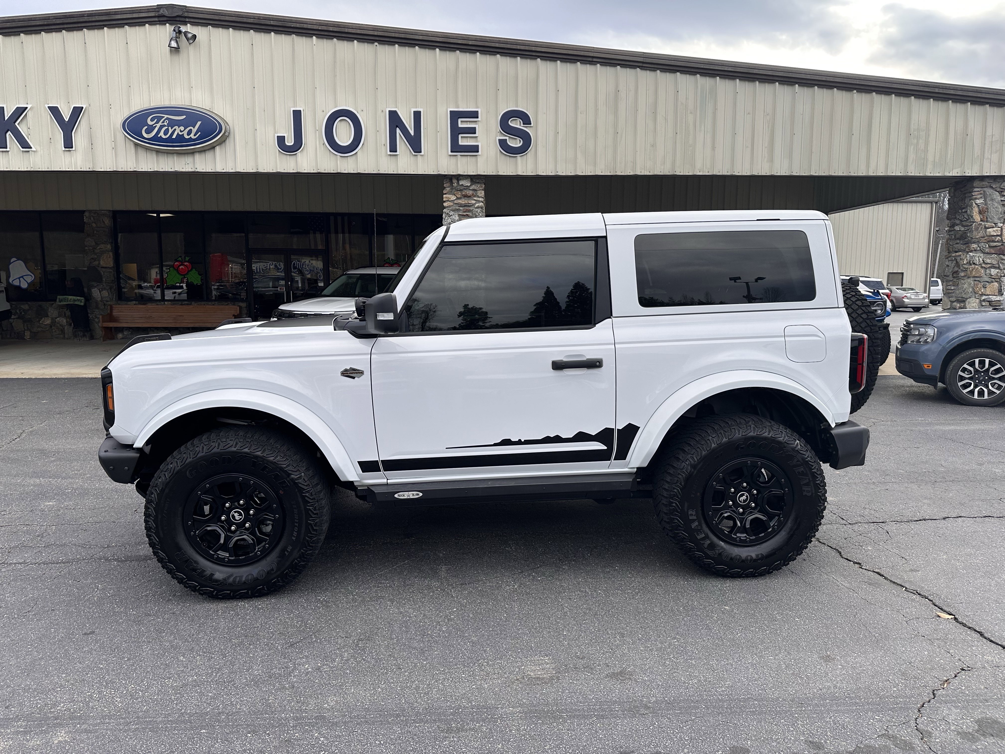2022 Ford Bronco 2-Door Wildtrak's photo