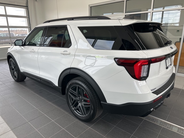2026 Ford Explorer ST-Line photo 2