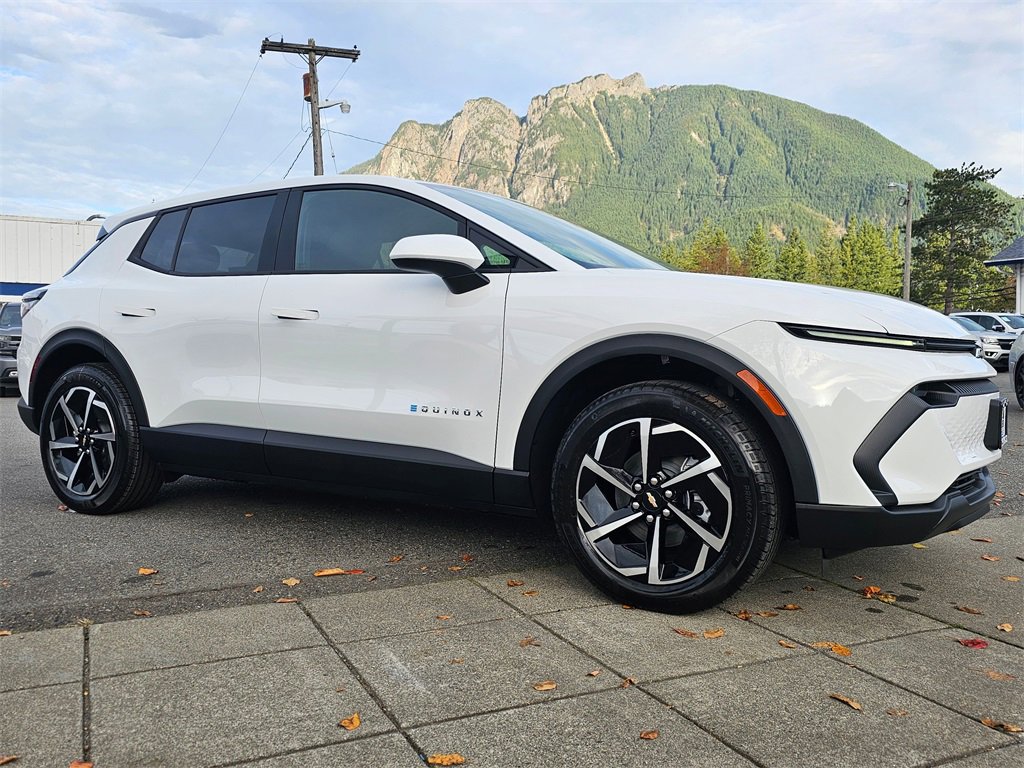 2026 Chevrolet Equinox EV 1LT photo 3