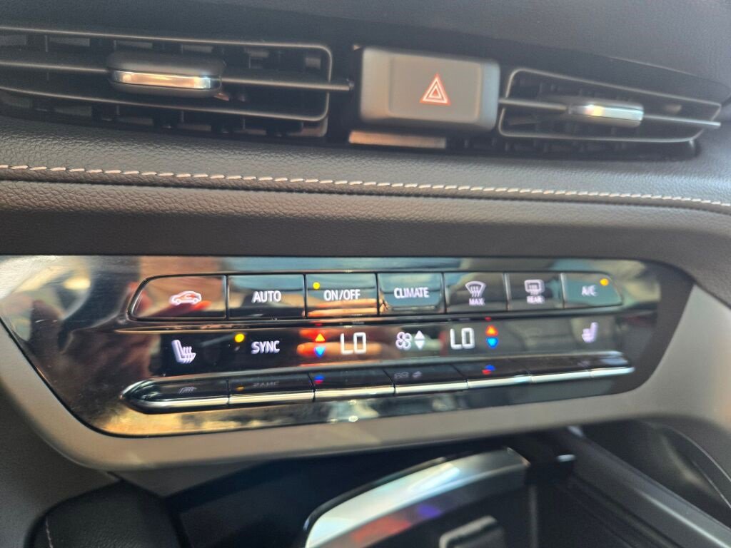 2023 Buick Envision Essence photo 30