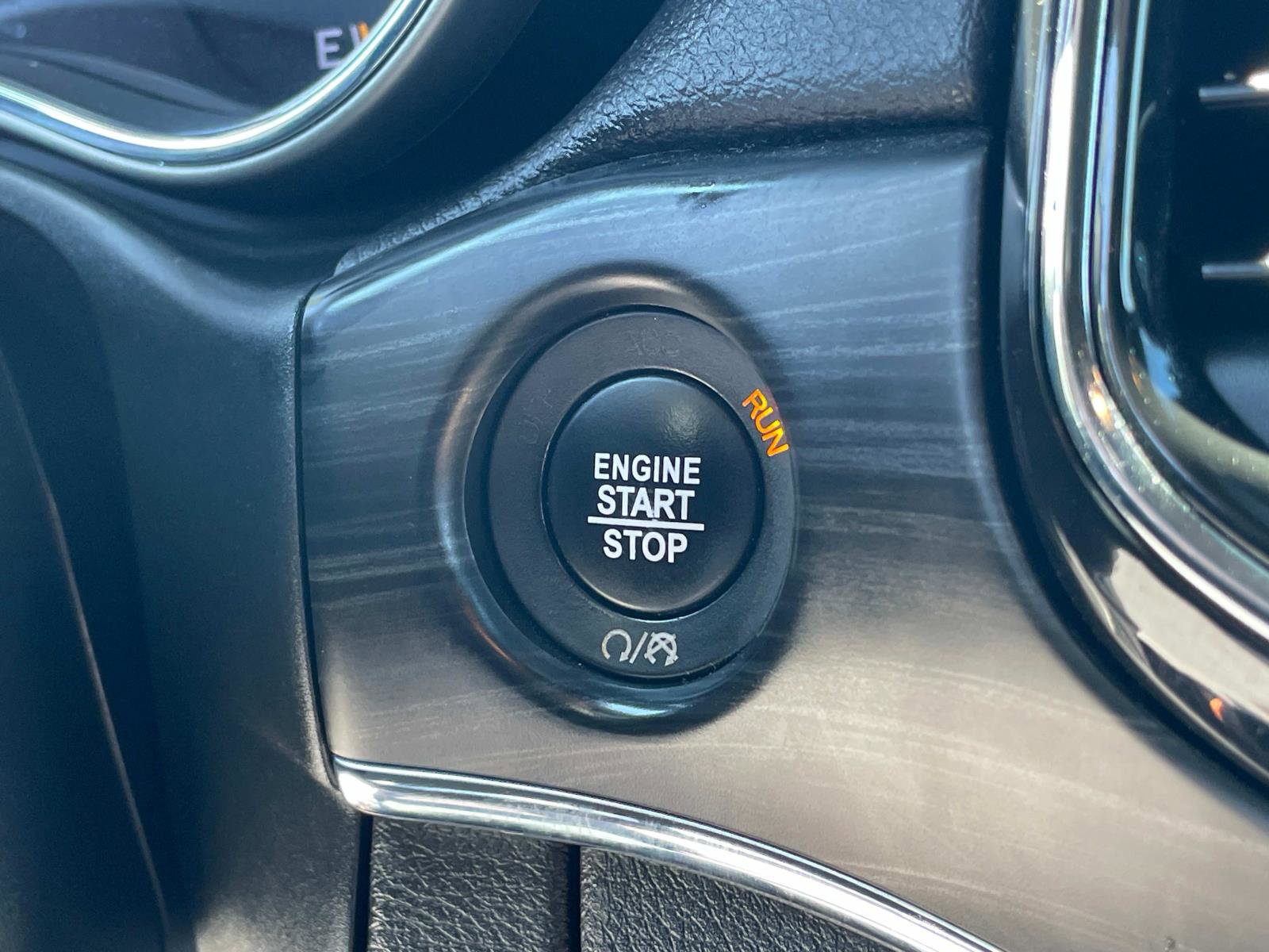2021 Jeep Grand Cherokee Anniversary Edition photo 20