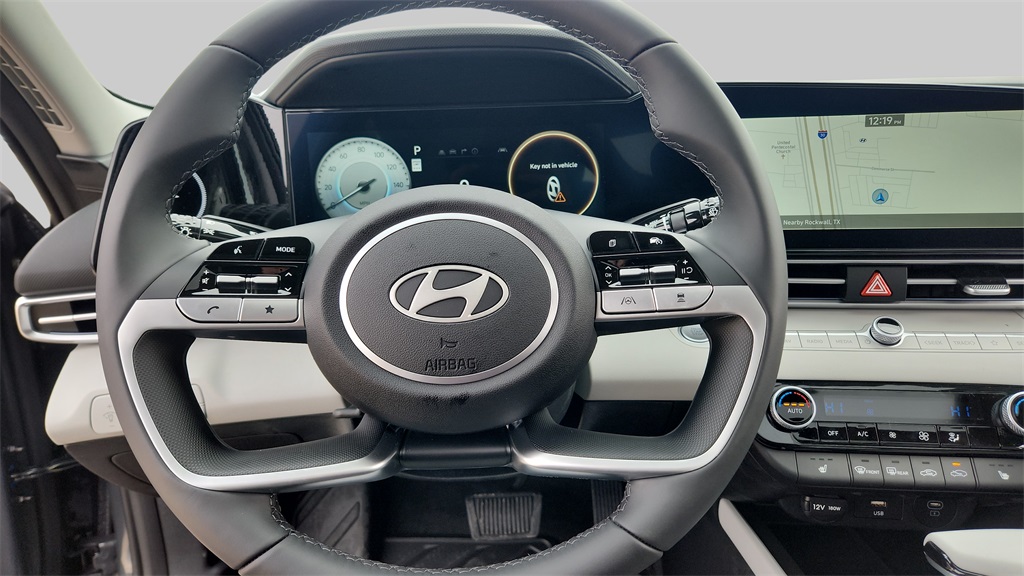 2025 Hyundai Elantra Limited photo 17
