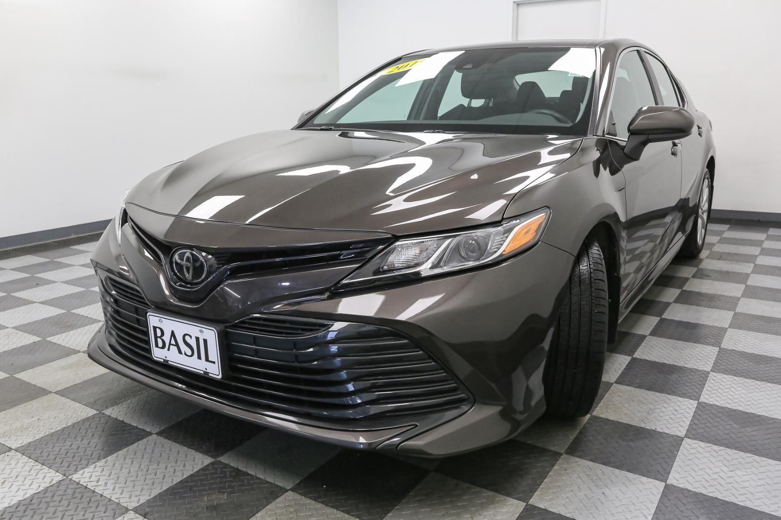 2019 Toyota Camry LE photo 3