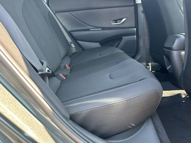 2025 Hyundai Elantra SE photo 13