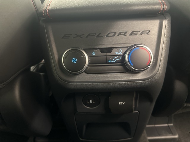 2025 Ford Explorer ST-Line photo 34
