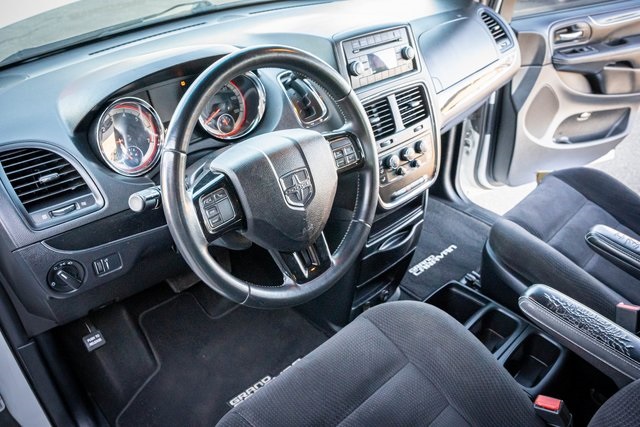 2017 Dodge Grand Caravan SE Plus Blacktop photo 15