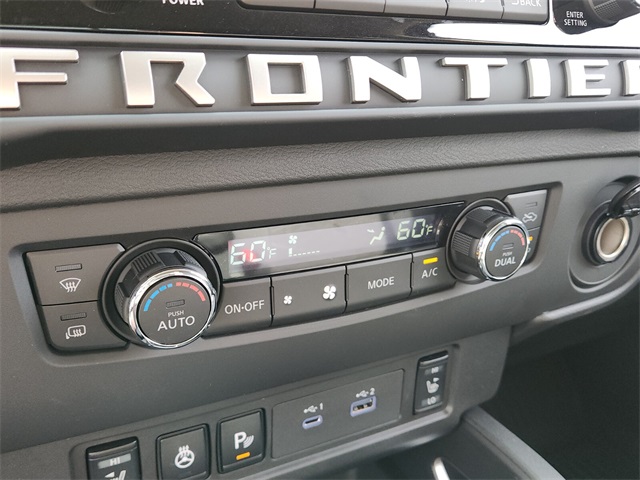 2025 Nissan Frontier SV photo 12