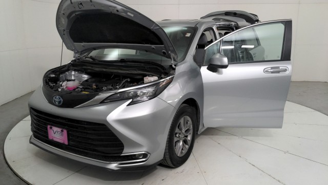 Used 2024 SILVER Toyota XLE image 6