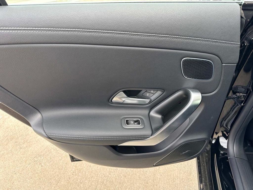 2024 Mercedes Benz CLA 250 4MATIC photo 6