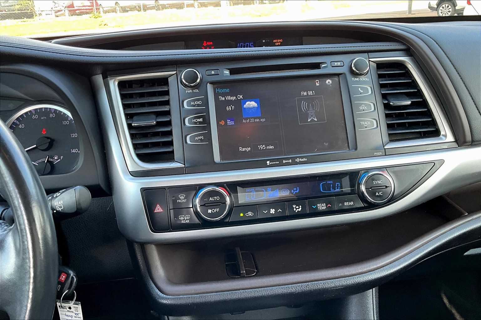 2017 Toyota Highlander LE Plus photo 6