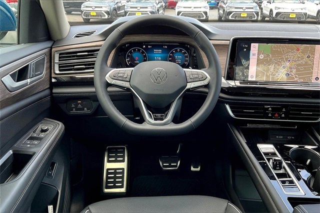 2025 Volkswagen Atlas SEL Premium R-Line photo 16