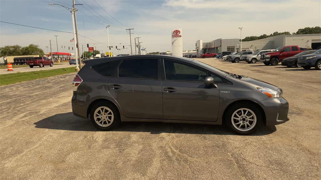 2017 Toyota Prius V Four photo 9
