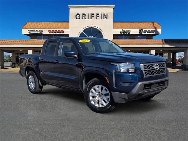 2022 Nissan Frontier SV's photo