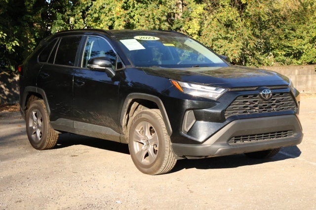 2024 Toyota RAV4 XLE's photo